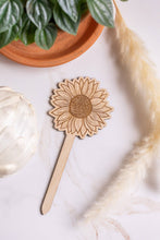 Load image into Gallery viewer, Wooden Sunflower Plant Marker – The Perfect Gift for Plant Lovers!