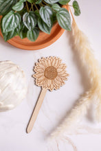 Load image into Gallery viewer, Wooden Sunflower Plant Marker – The Perfect Gift for Plant Lovers!
