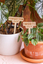 Load image into Gallery viewer, &quot; I&#39;m diggin&#39; you&quot;-Funny Wooden Plant Markers – The Perfect Gift for Plant Lovers!
