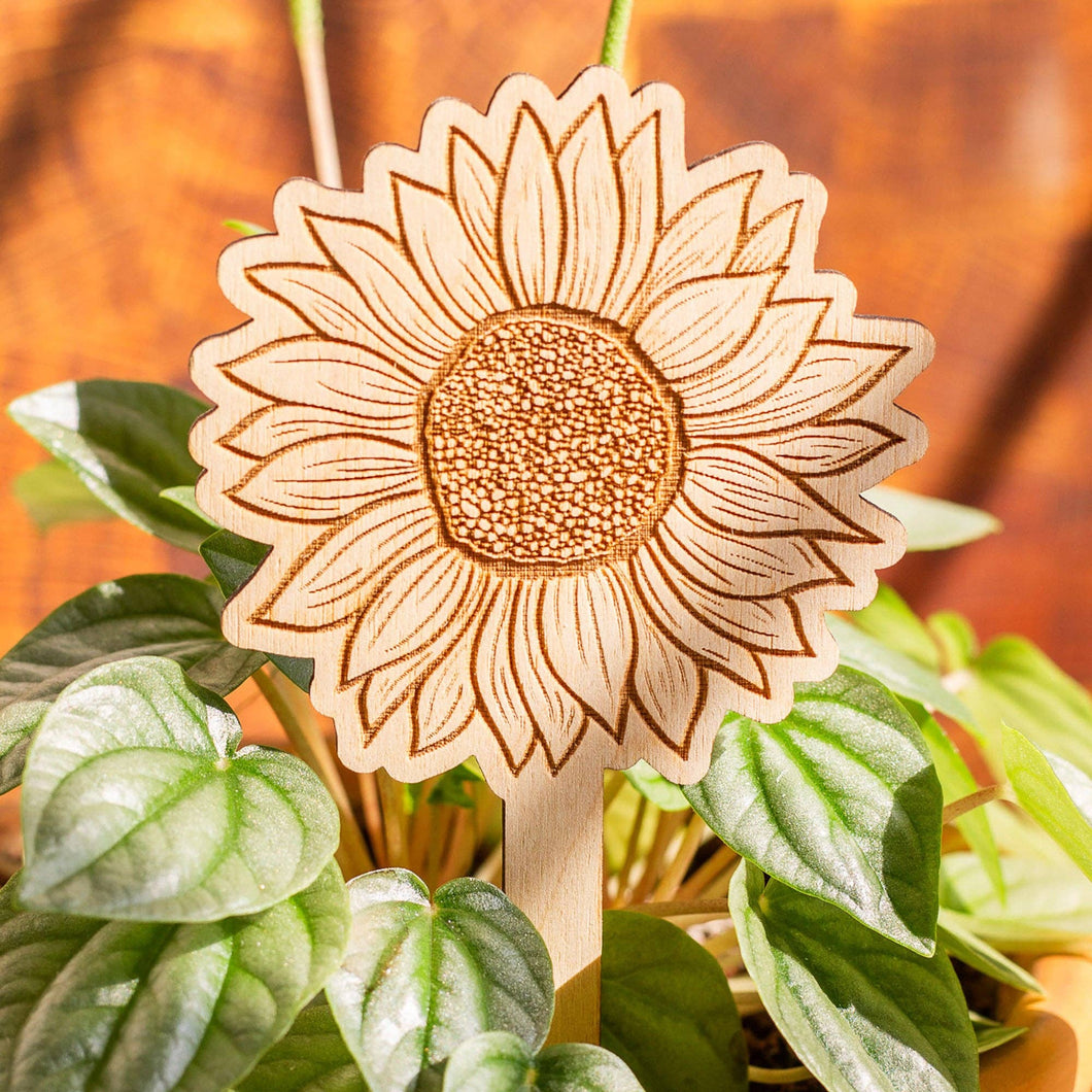 Wooden Sunflower Plant Marker – The Perfect Gift for Plant Lovers!